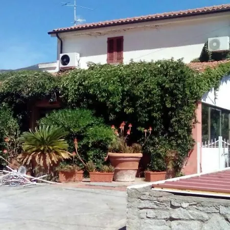 Villetta Appena Ristrutturata A Pochi Passi Dal Mare *